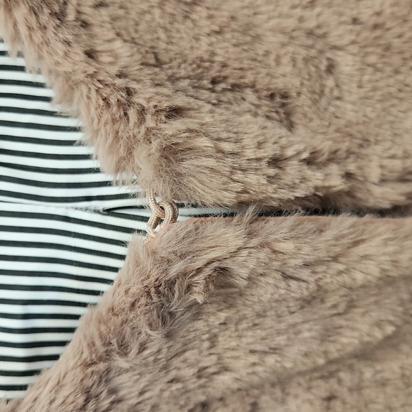 Do+Be Pink Faux Fur Jacket With Embroidered Hook And Eye Closures Womens Sz Med - Picture 10 of 12